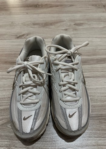 38,5 Beden Beyaz Nike Kadın Spor Ayakkabı