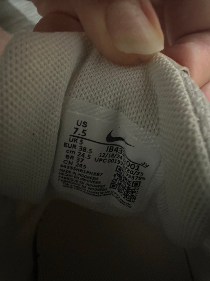 Beyaz Nike Kadın Spor Ayakkabı - Görsel 4