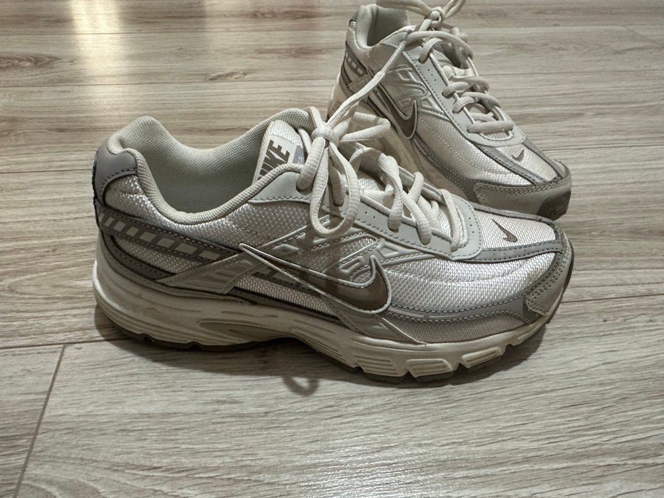 Beyaz Nike Kadın Spor Ayakkabı - Görsel 3