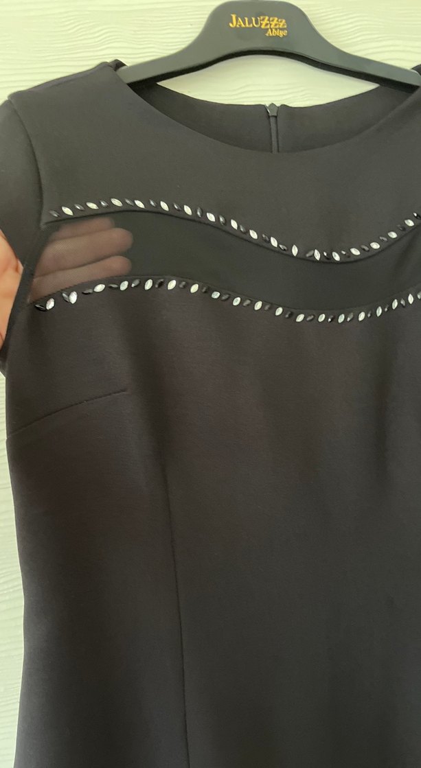 Siyah İnci Detaylı Midi Elbise - Görsel 3