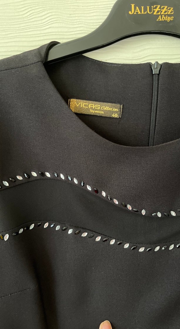 Siyah İnci Detaylı Midi Elbise - Görsel 4