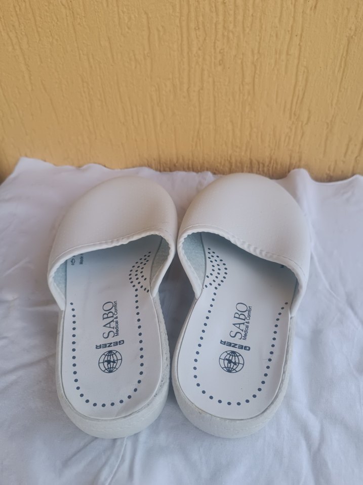 Beyaz Doktor Terliği - Görsel 2