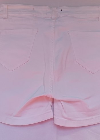 Düğmeli Beyaz Kadın Şort - Görsel 3