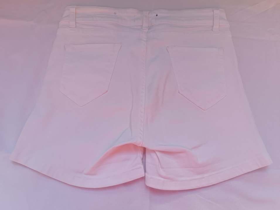 Düğmeli Beyaz Kadın Şort - Görsel 3