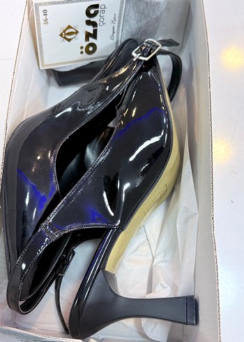 Klasik Siyah Parlak Topuklu Kadın Ayakkabı - Görsel 4