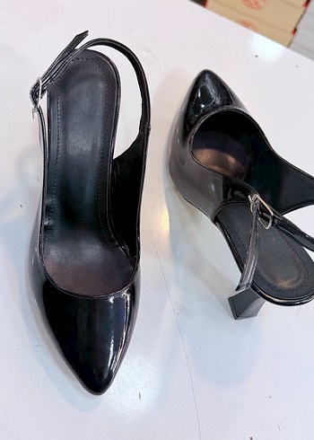 Klasik Siyah Parlak Topuklu Kadın Ayakkabı - Görsel 3