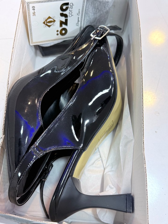 Klasik Siyah Parlak Topuklu Kadın Ayakkabı - Görsel 4