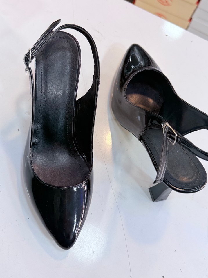 Klasik Siyah Parlak Topuklu Kadın Ayakkabı - Görsel 3