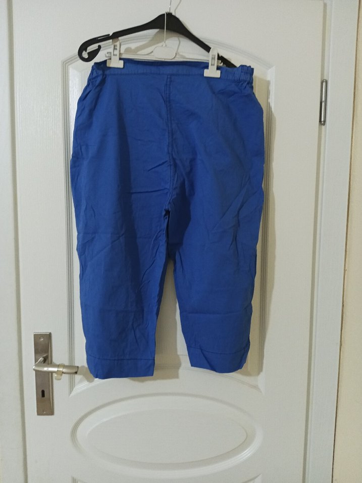 Mavi Kemerli Keten Rahat Kısa Kadın Pantolon - Görsel 4