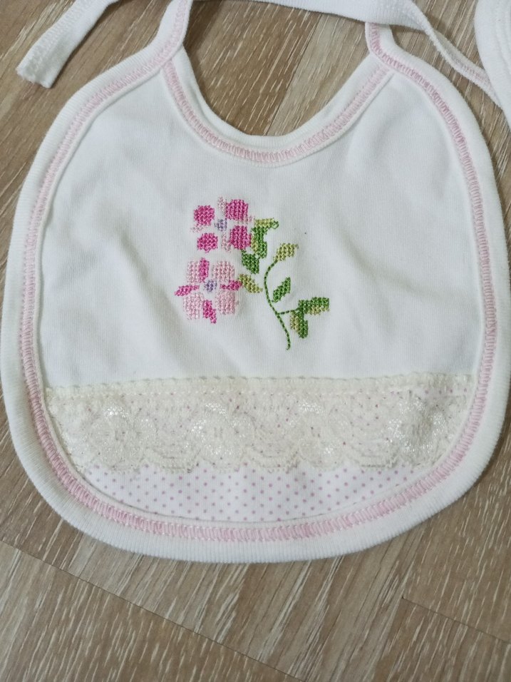 Nakışlı Beyaz Bebek Önlükleri Seti - Görsel 2