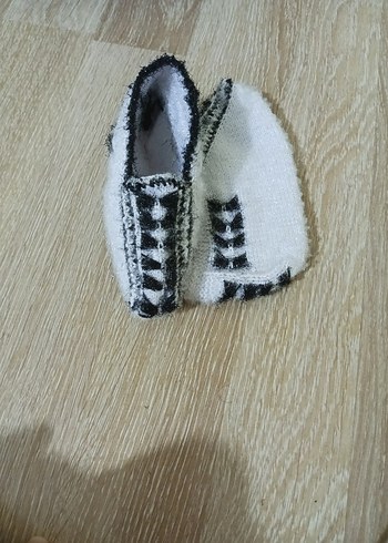 Nakışlı Örgü Kız Çocuk Patik - Görsel 3