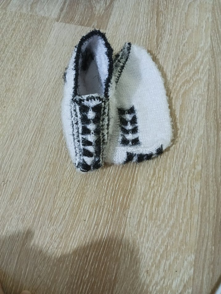 Nakışlı Örgü Kız Çocuk Patik - Görsel 3