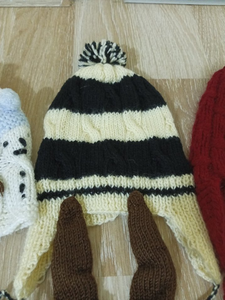 Çocuklar için Renkli Örgü Bere ve Şapka Seti - Görsel 3