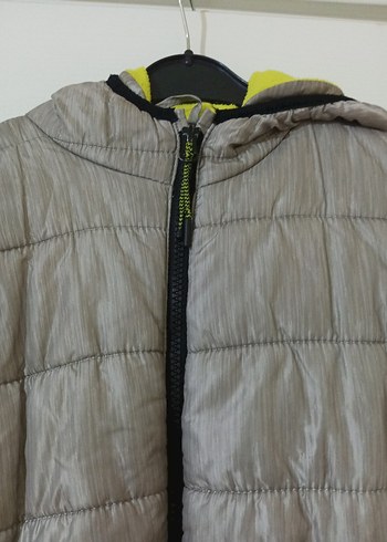 Gri Kapüşonlu Çocuk Mont - Görsel 2