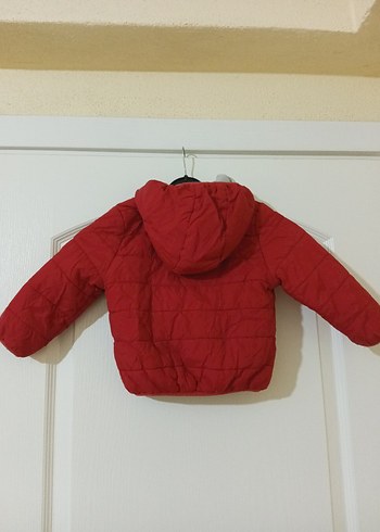 Kırmızı Kapüşonlu Erkek Çocuk Mont - Görsel 5