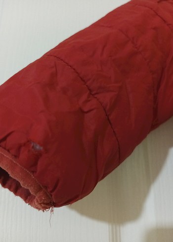 Kırmızı Kapüşonlu Erkek Çocuk Mont - Görsel 3