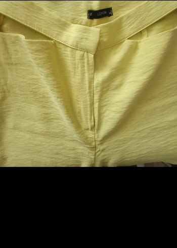 Sarı Kemerli Kadın Bermuda Şort - Görsel 2