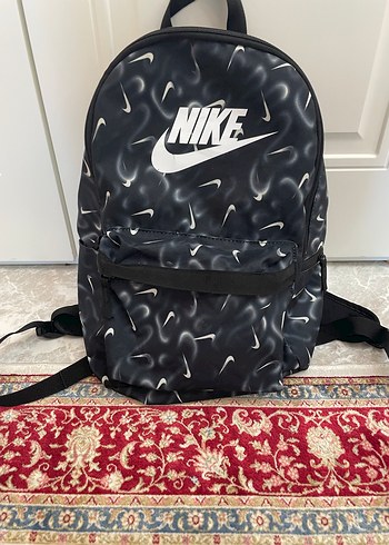 Nike Desenli Sirt Cantasi