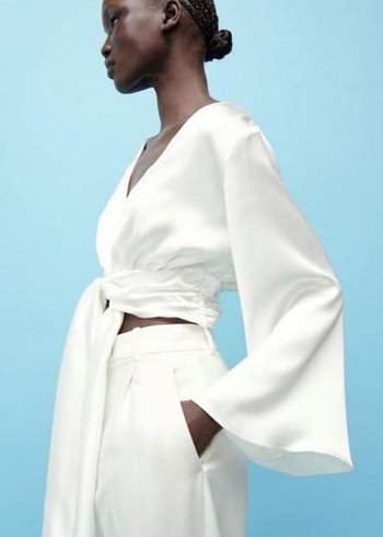 Zara Beyaz V Yakalı Kısa Kadın Bluz - Görsel 2