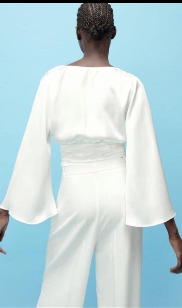 Zara Beyaz V Yakalı Kısa Kadın Bluz - Görsel 3