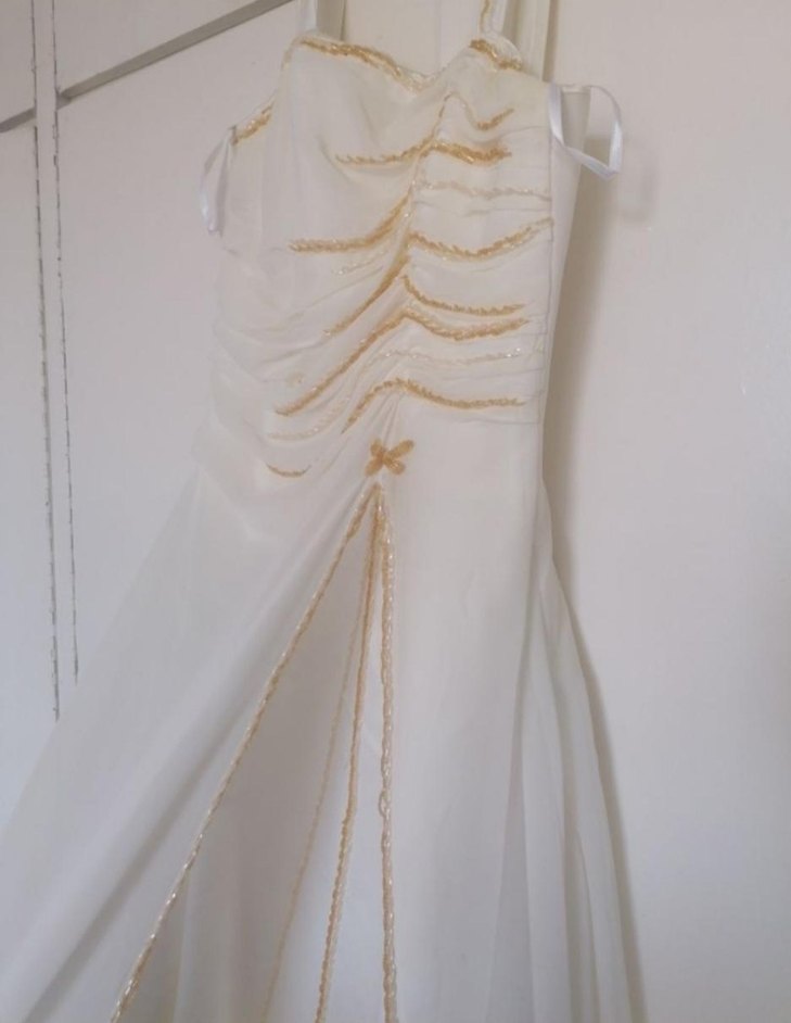 Krem rengi abiye, sarı boncuk işlemeli - Görsel 3