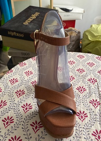 Kahverengi topuklu Nine West - Görsel 2