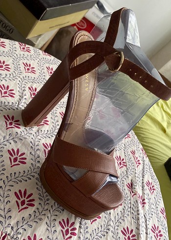 Kahverengi topuklu Nine West - Görsel 3