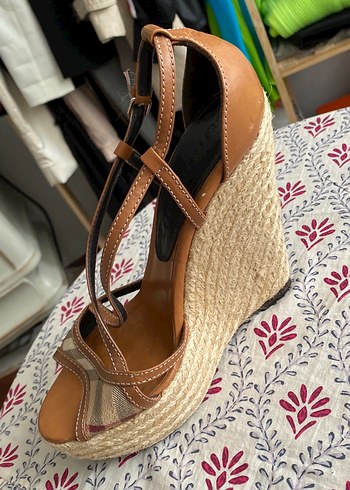 Bohem Tarzı Kahverengi Tokalı Dolgu Topuklu Burberry - Görsel 5