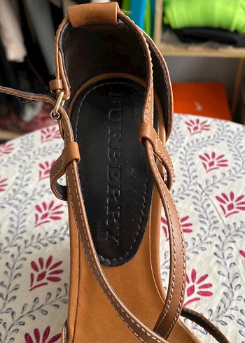 Bohem Tarzı Kahverengi Tokalı Dolgu Topuklu Burberry - Görsel 3