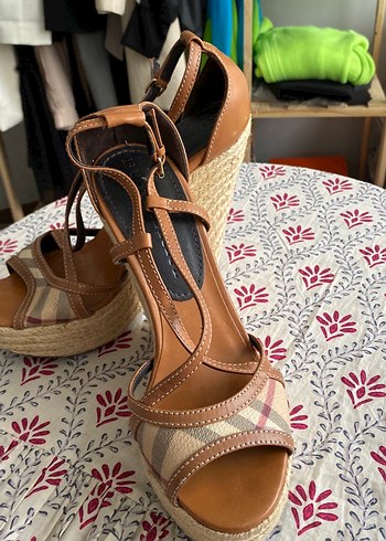 Bohem Tarzı Kahverengi Tokalı Dolgu Topuklu Burberry - Görsel 6