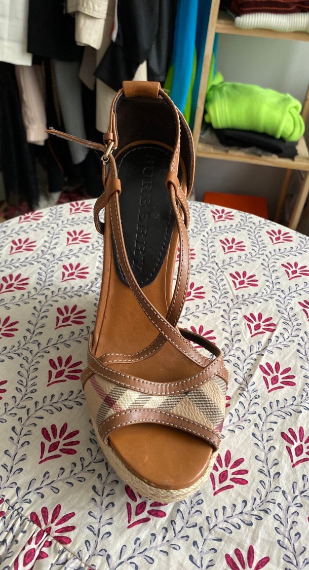 Bohem Tarzı Kahverengi Tokalı Dolgu Topuklu Burberry - Görsel 4