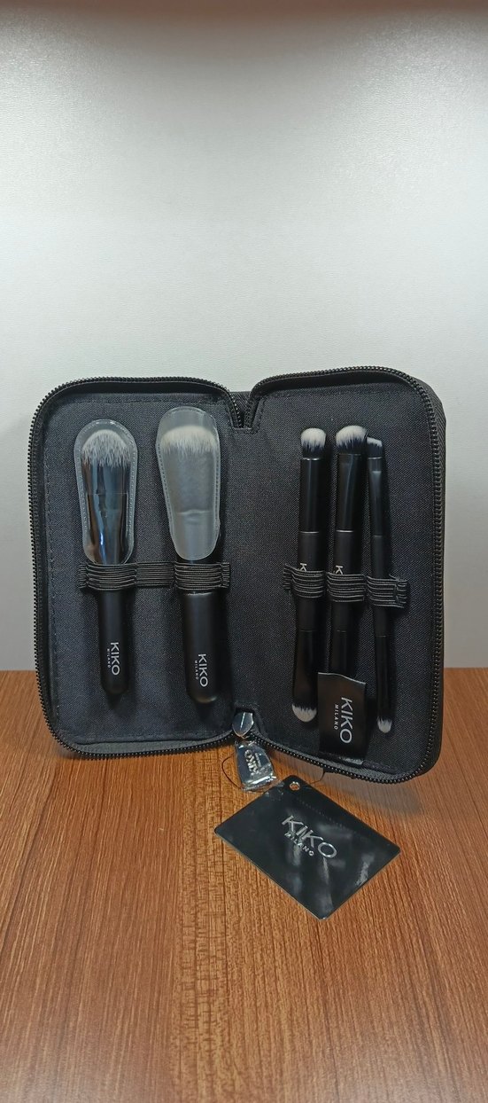 KIKO Siyah Makyaj Fırça Seti (Çantalı) - Görsel 4