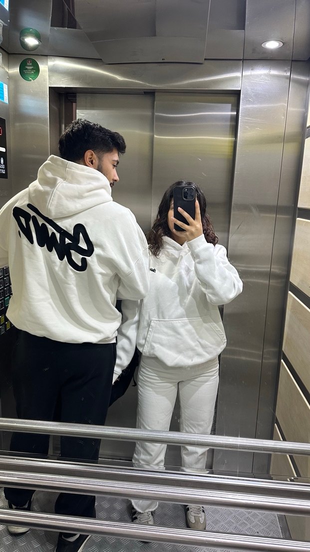 Beyaz Kapüşonlu Rahat Kesim Kadın Eşofman Üstü - Görsel 3