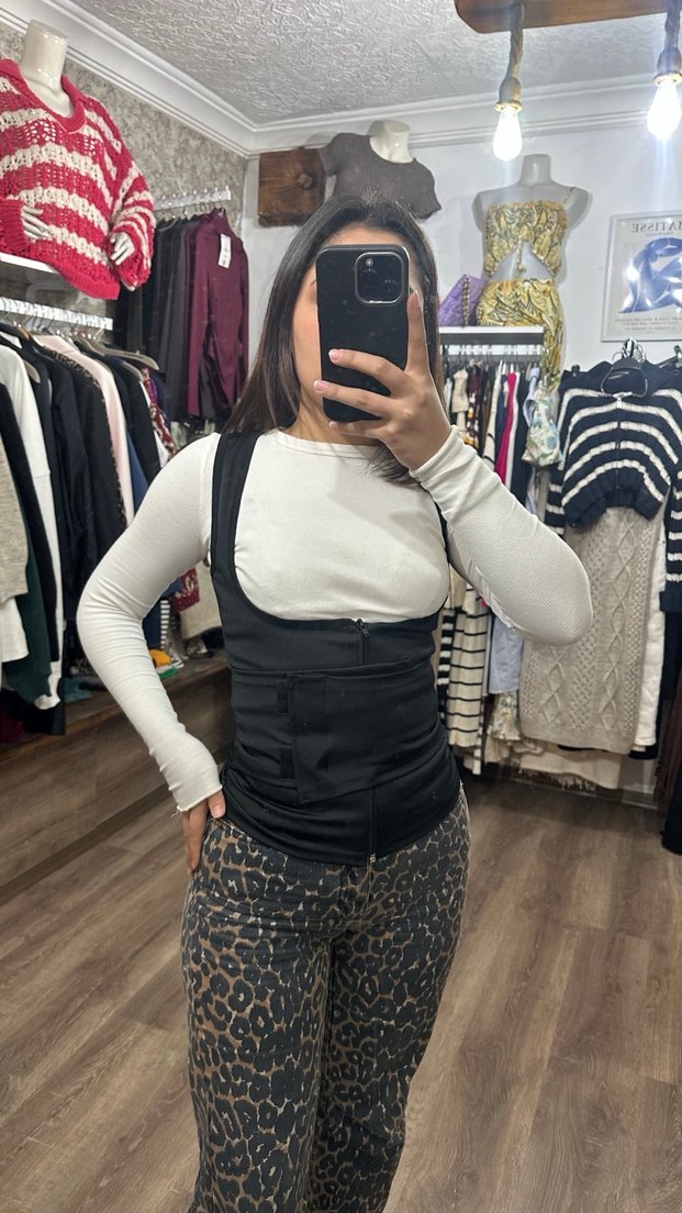 Siyah Yılan Desenli Hemşire Korsesi - Görsel 2