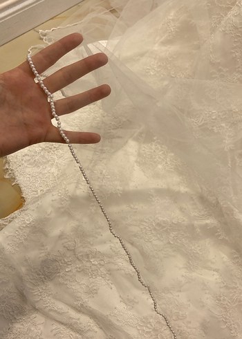 Beyaz İşlemeli Zincir Detaylı incili rahibe duvak