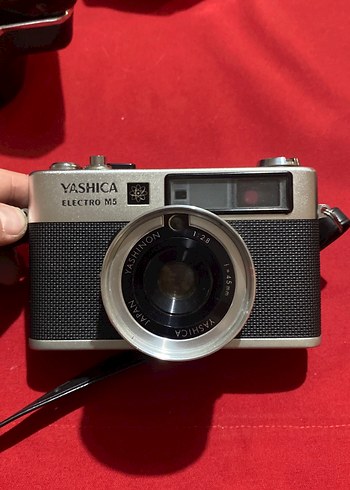 Yashica Siyah Filmli Kamera ve Flaş - Görsel 2