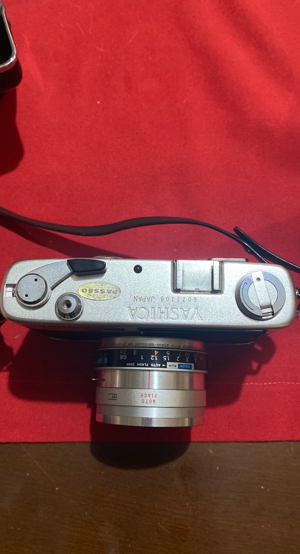 Yashica Siyah Filmli Kamera ve Flaş - Görsel 3