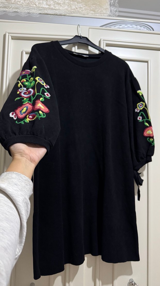 Nakışlı Siyah Uzun Kollu kadife elbise - Görsel 2