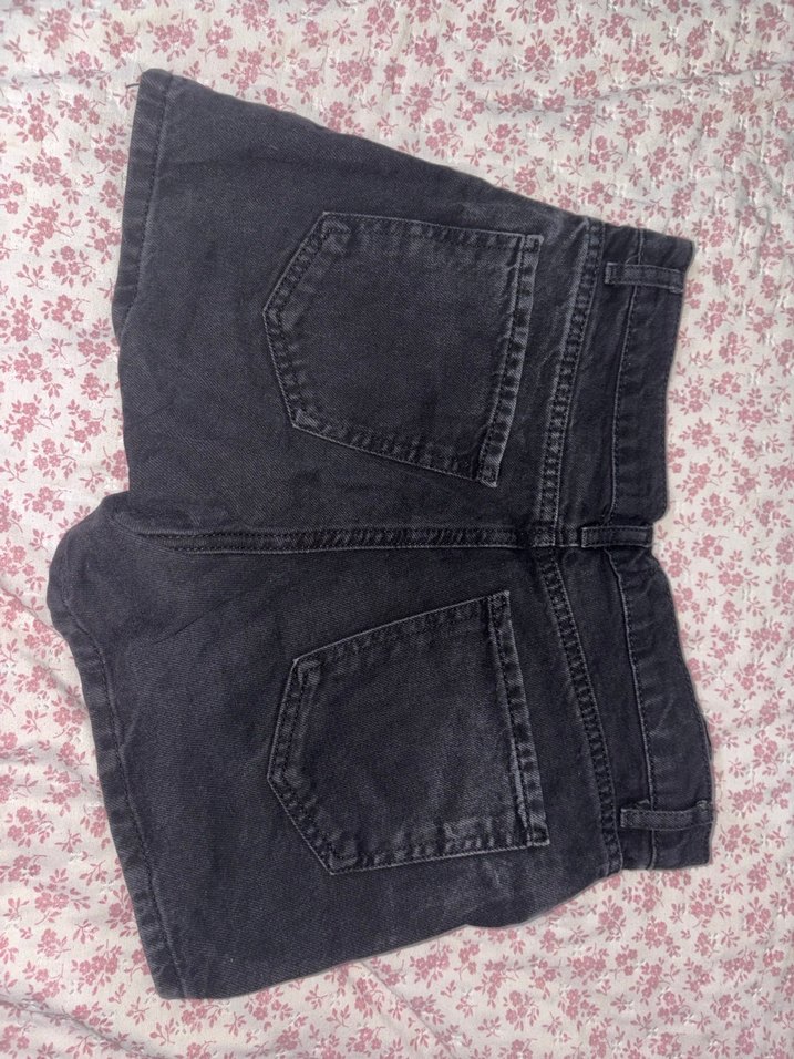 Siyah Düğmeli Midi Kot Şort - Görsel 4