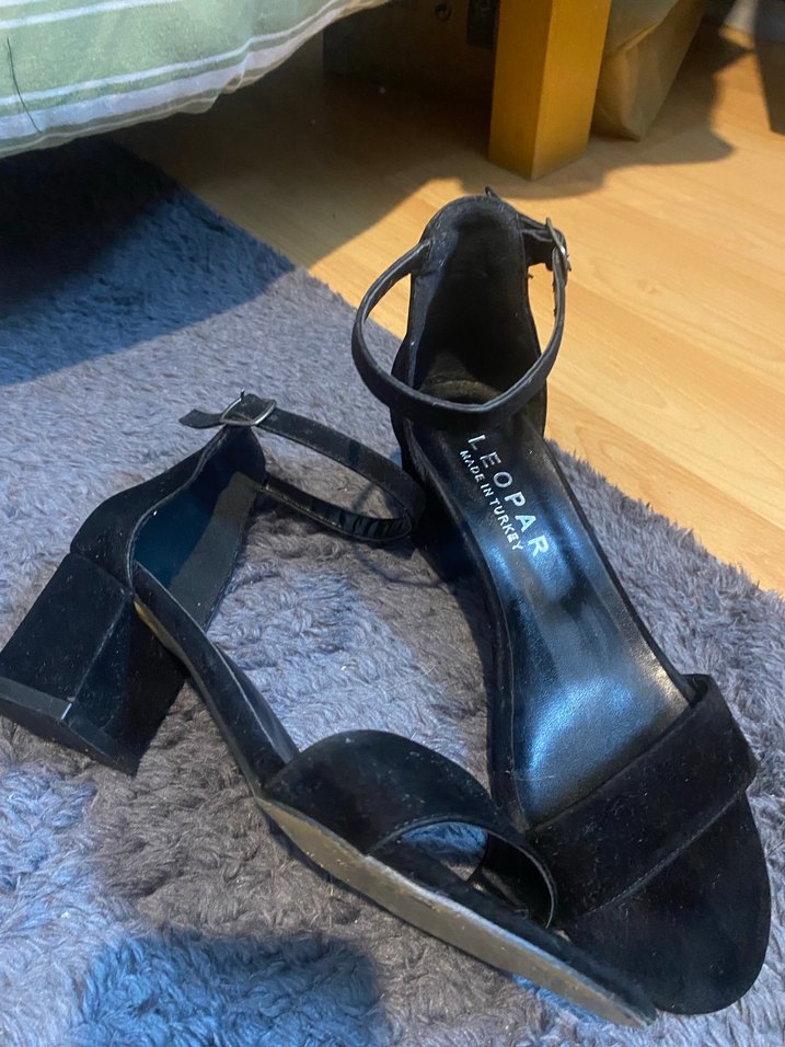 Tokalı Siyah Blok Topuklu - Görsel 2