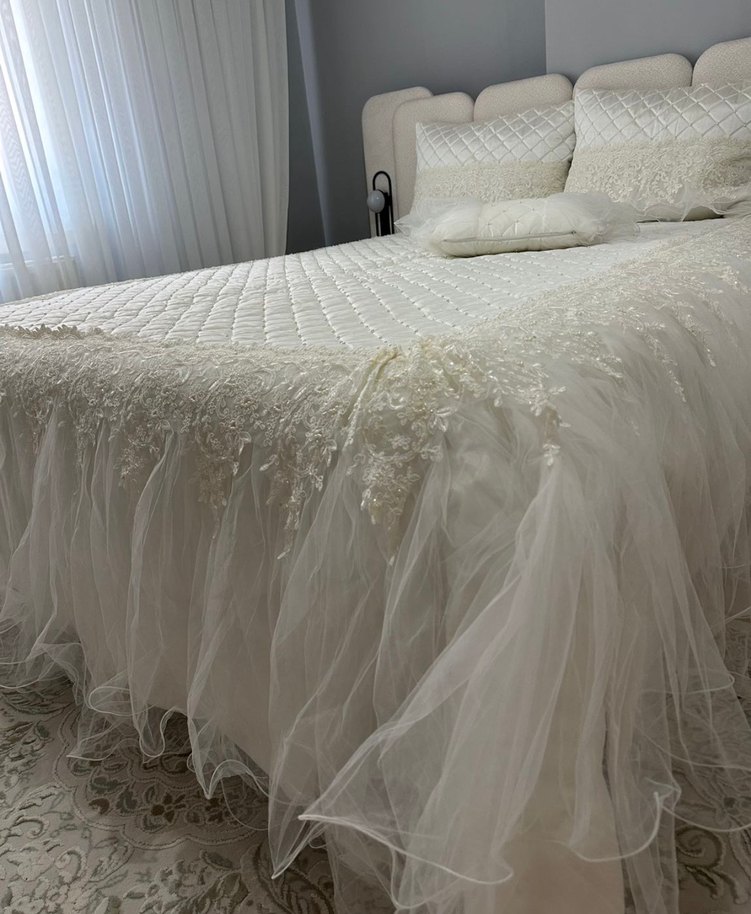 İşlemeli Yatak Örtüsü Takımı - Görsel 2