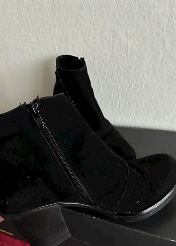 Siyah Süet Püsküllü Kadın Topuklu Bot - Görsel 2
