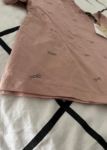 Pembe Baskılı Kadın Kısa Kollu Tişört - Görsel 3