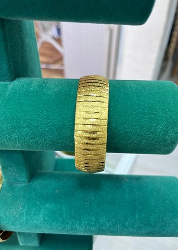 Altın Renkli Yılan Derisi Desenli Kadın Bileklik - Görsel 2