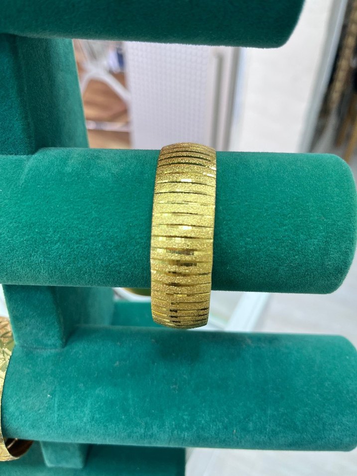 Altın Renkli Yılan Derisi Desenli Kadın Bileklik - Görsel 2