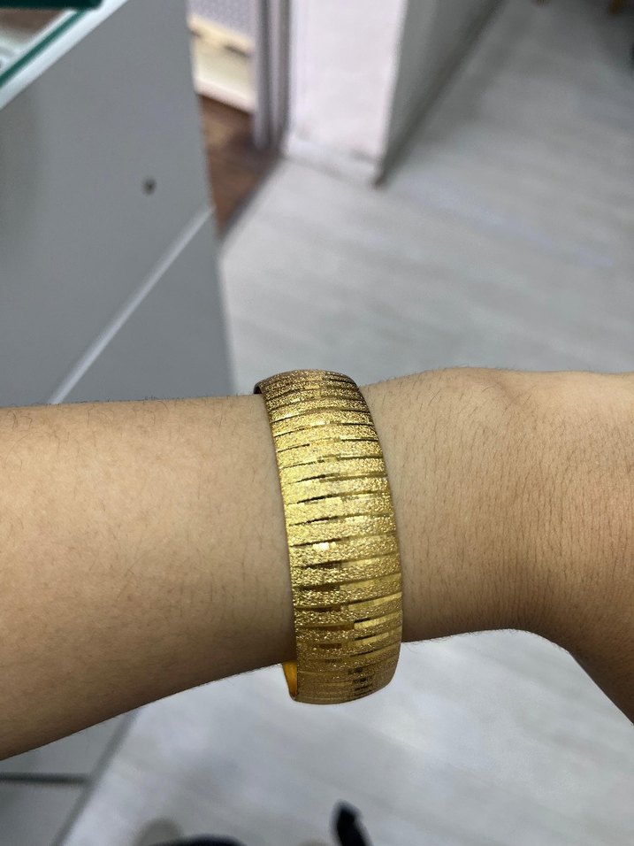 Altın Renkli Yılan Derisi Desenli Kadın Bileklik - Görsel 3