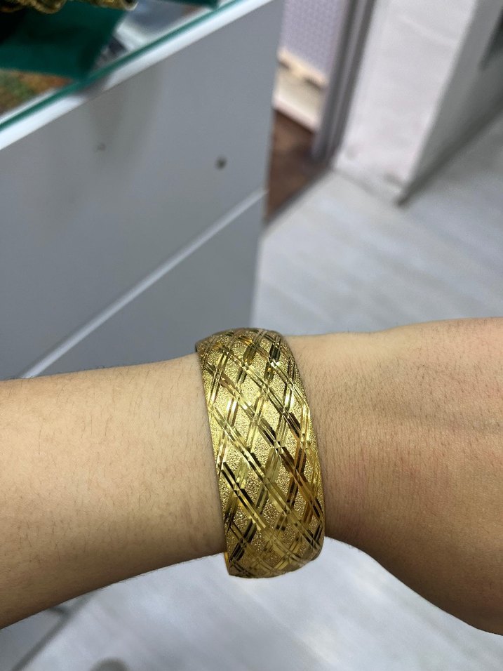 Altın Renkli Yılan Desenli Bilezik - Görsel 2