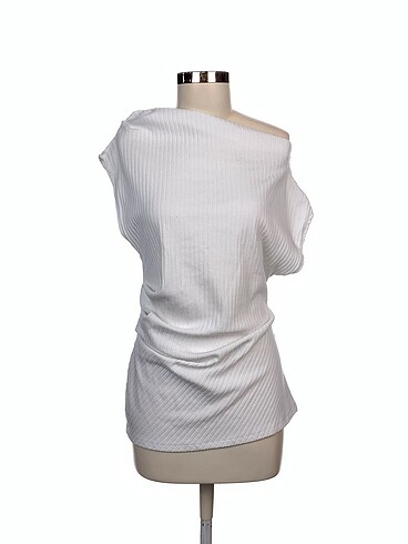 Zara Bluz %70 İndirimli.