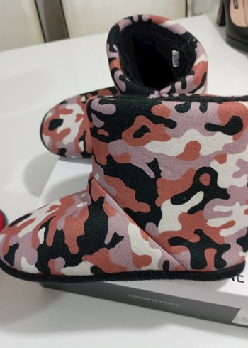 Kız Çocuk Kamuflaj Desenli Sıcak Terlik - Görsel 2