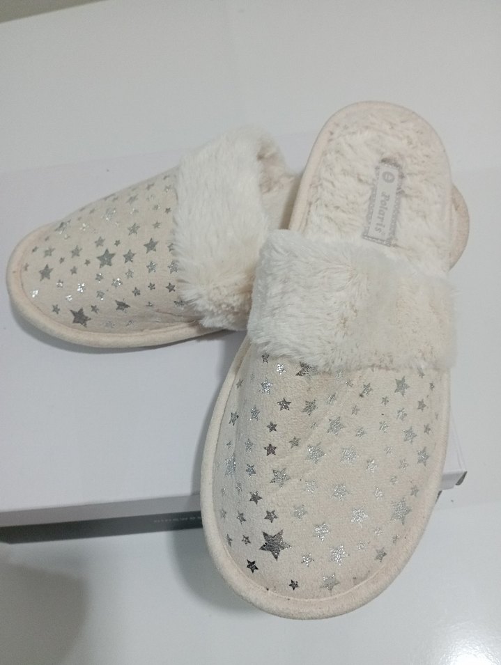 Gri Nakışlı Beyaz Kadın Ev Terliği
36-37-41 no var - Görsel 2